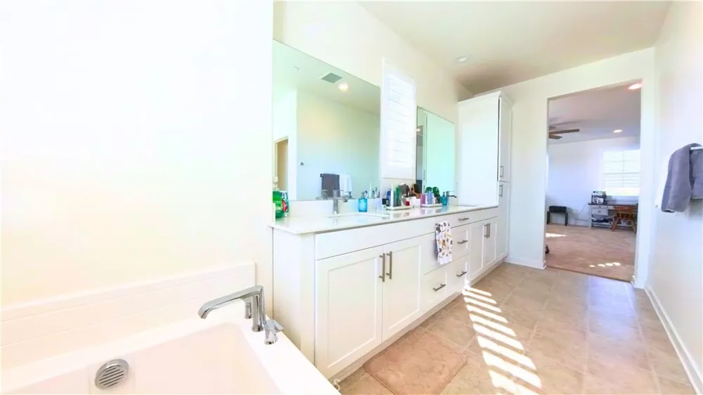 6035 Rio Bravo Eastvale, CA 92880
