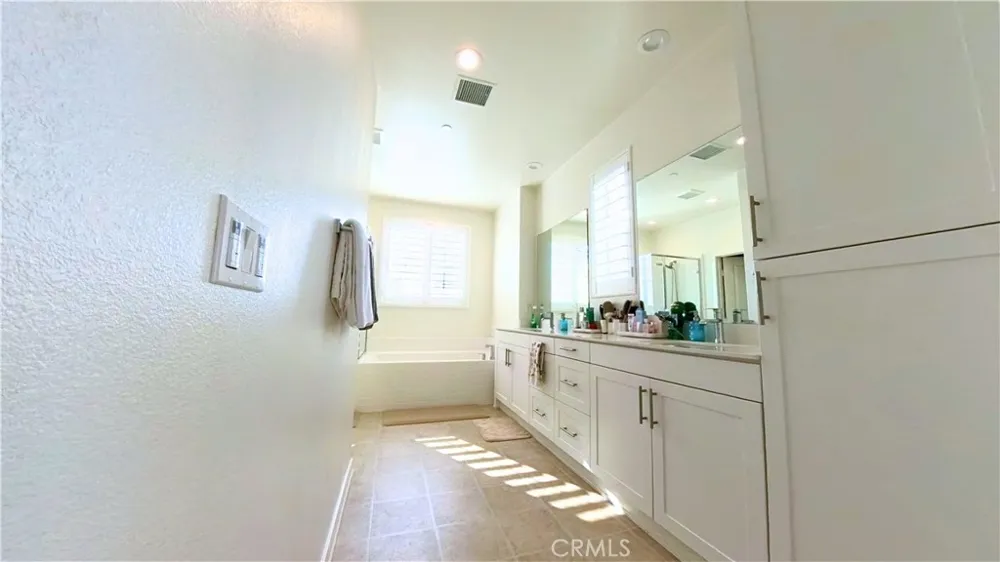 6035 Rio Bravo Eastvale, CA 92880