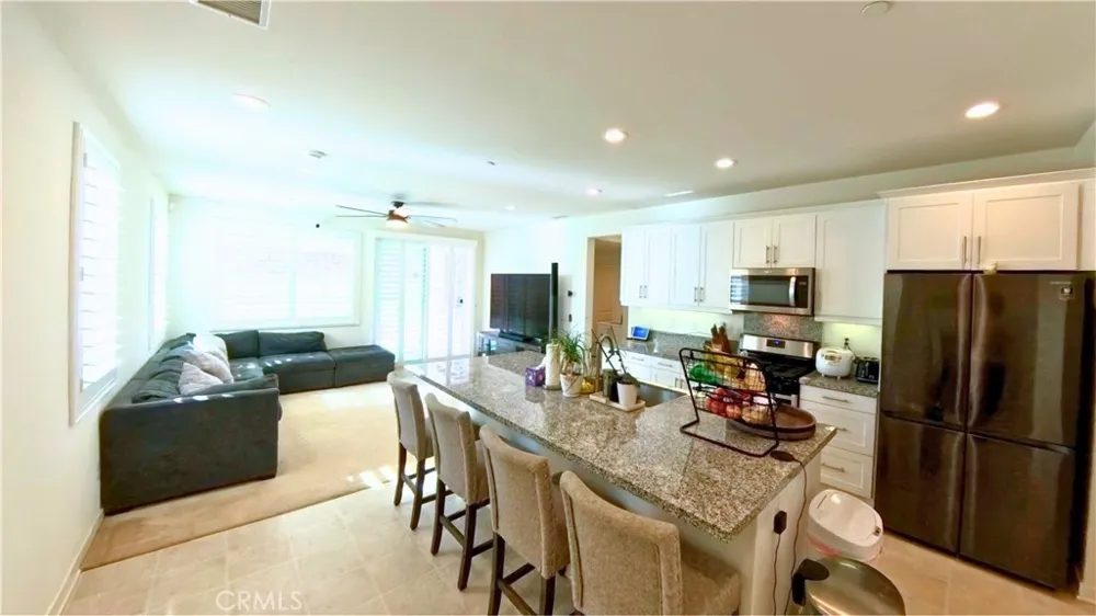 6035 Rio Bravo Eastvale, CA 92880