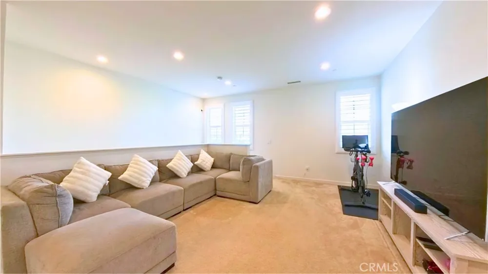 6035 Rio Bravo Eastvale, CA 92880