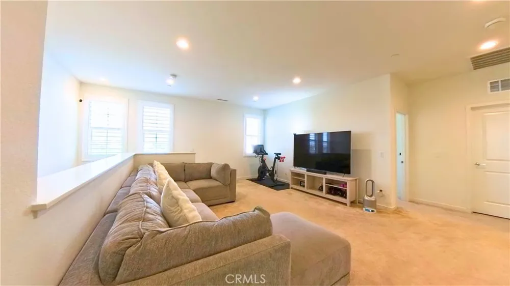 6035 Rio Bravo Eastvale, CA 92880