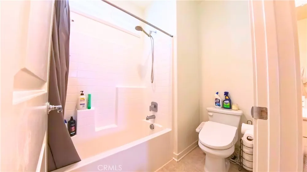 6035 Rio Bravo Eastvale, CA 92880