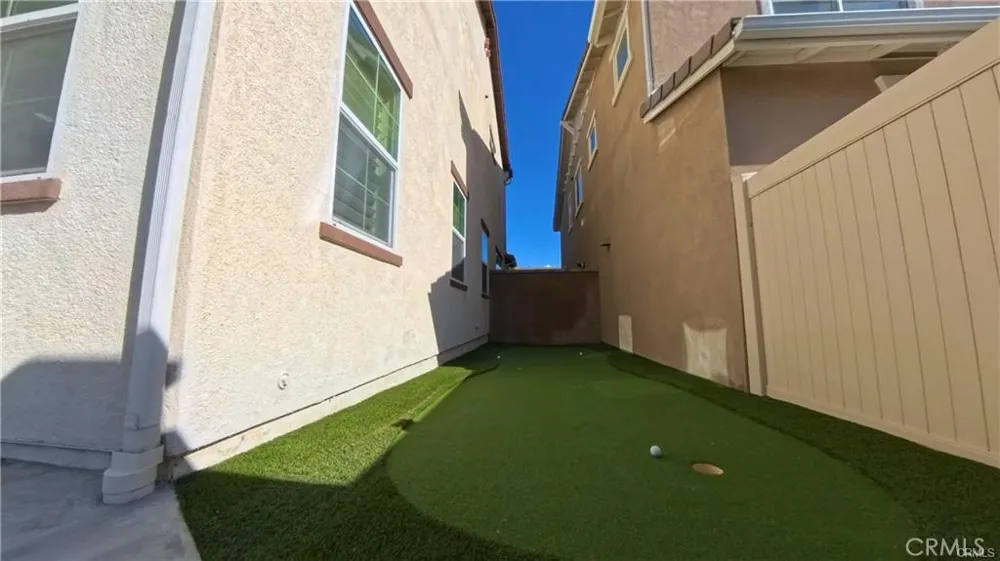 6035 Rio Bravo Eastvale, CA 92880