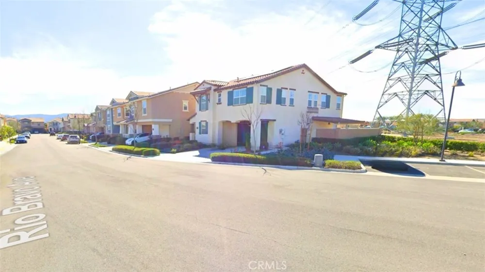6035 Rio Bravo Eastvale, CA 92880