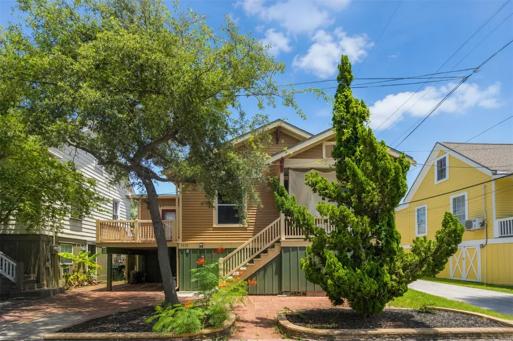 1112 17th Street Galveston, TX 77550