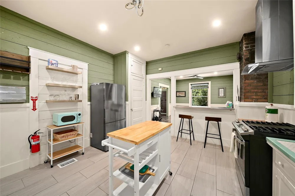 1112 17th Street Galveston, TX 77550
