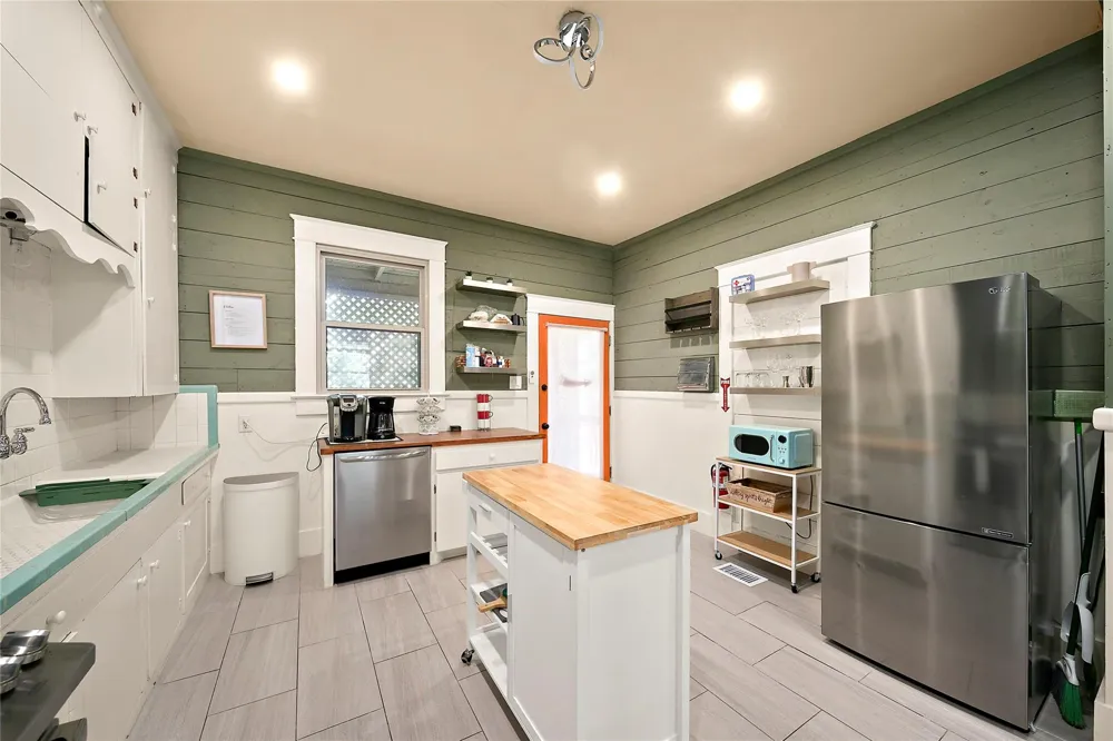 1112 17th Street Galveston, TX 77550