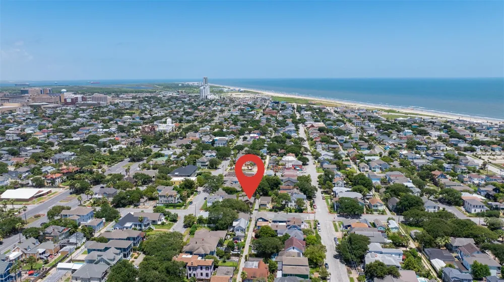 1112 17th Street Galveston, TX 77550
