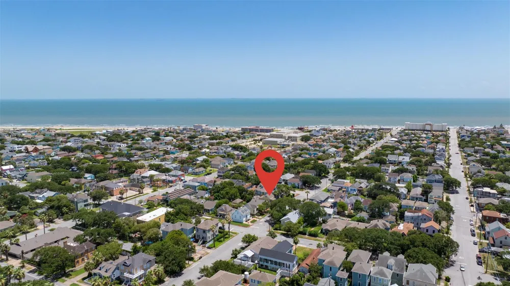1112 17th Street Galveston, TX 77550