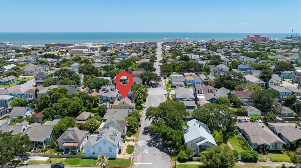 1112 17th Street Galveston, TX 77550