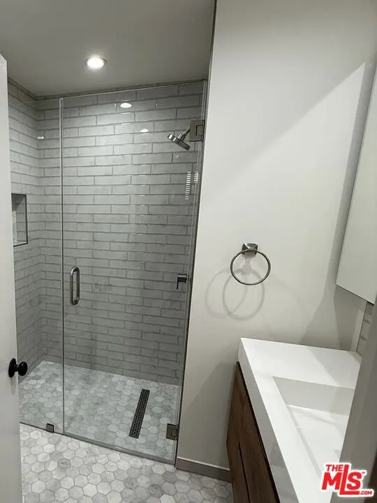 22313 Erwin Street Woodland Hills, CA 91367