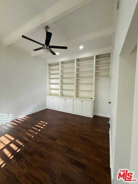 22313 Erwin Street Woodland Hills, CA 91367
