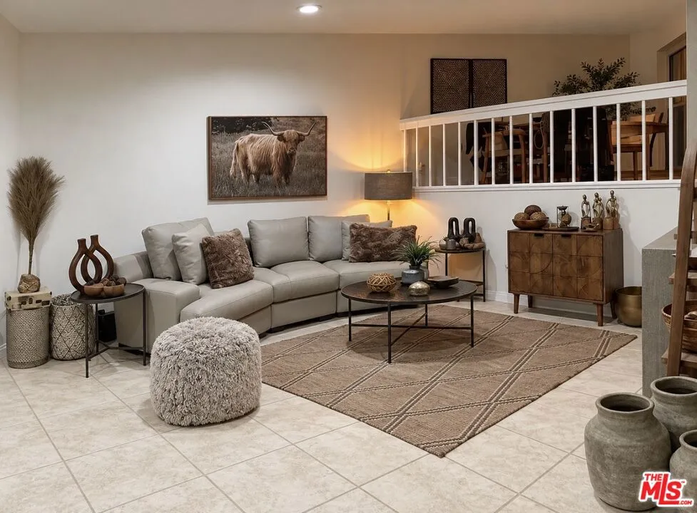 22313 Erwin Street Woodland Hills, CA 91367