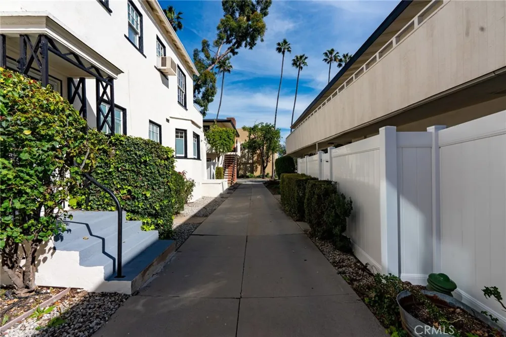 415 S El Molino Avenue #8 Pasadena, CA 91101