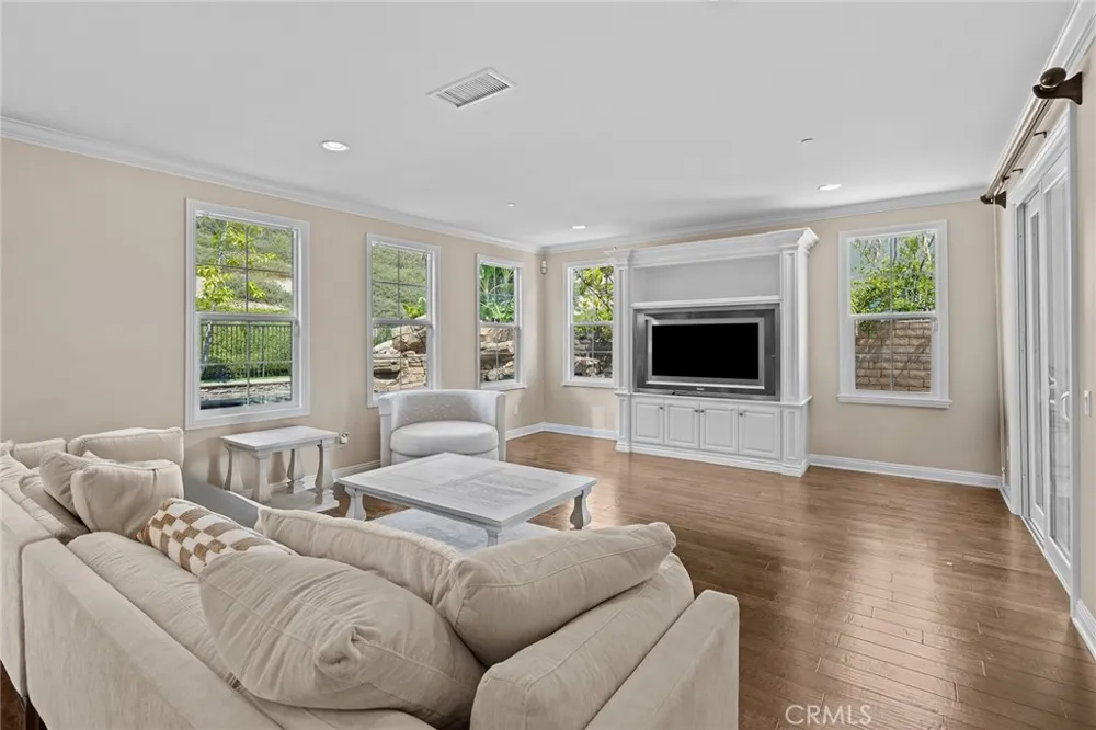 1009 Newhall Brea, CA 92821