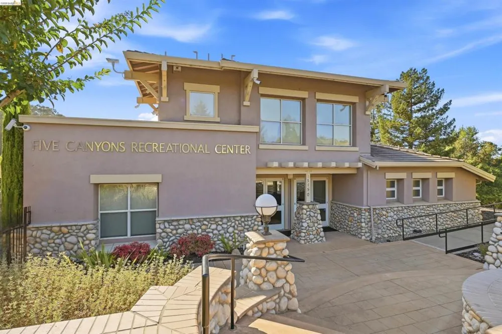 23389 Canyon Terrace Dr Castro Valley, CA 94552