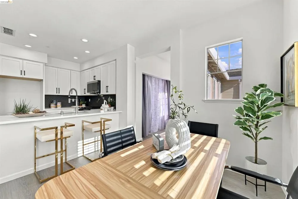 23389 Canyon Terrace Dr Castro Valley, CA 94552