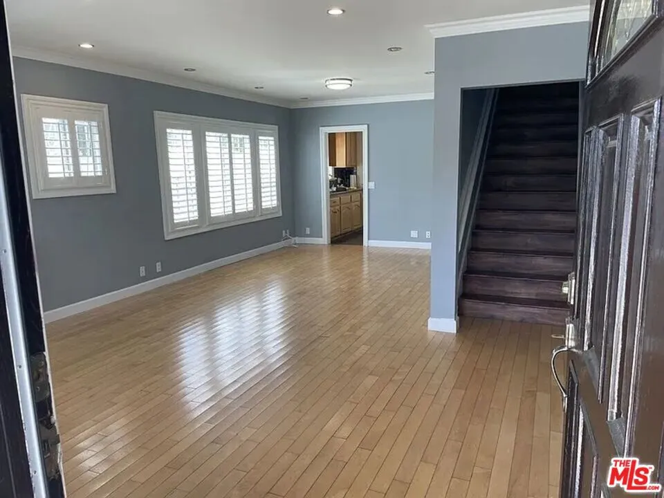 713 W 49th Place Los Angeles, CA 90037