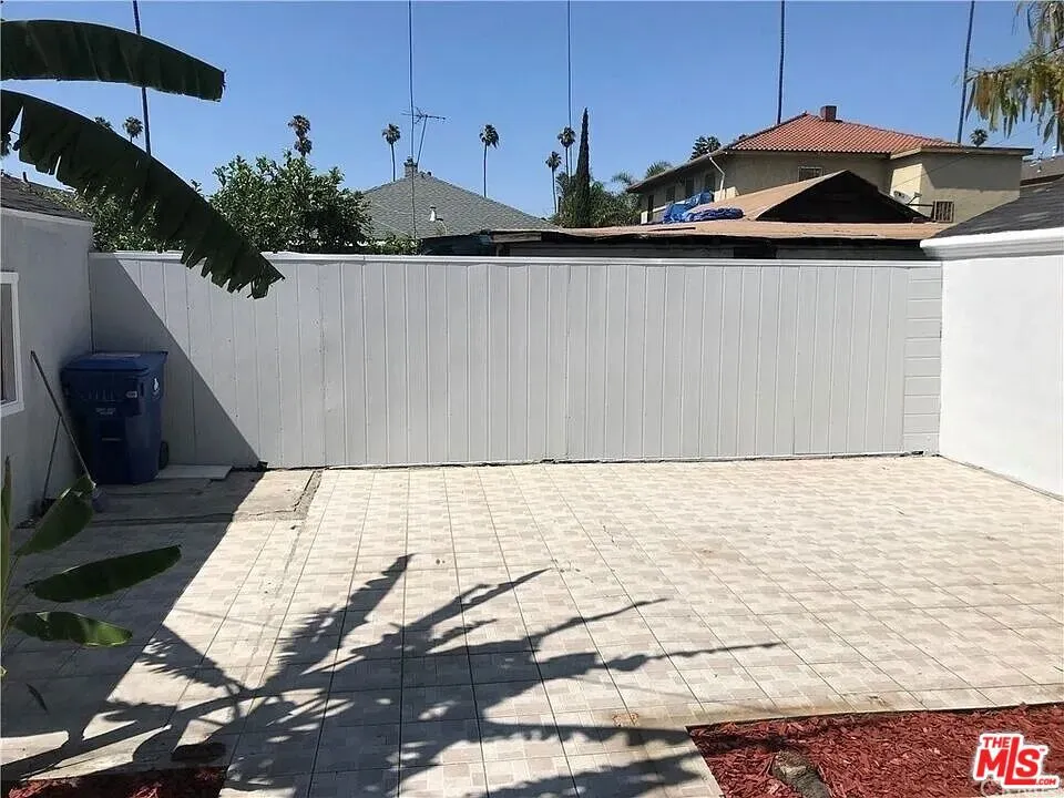 713 W 49th Place Los Angeles, CA 90037