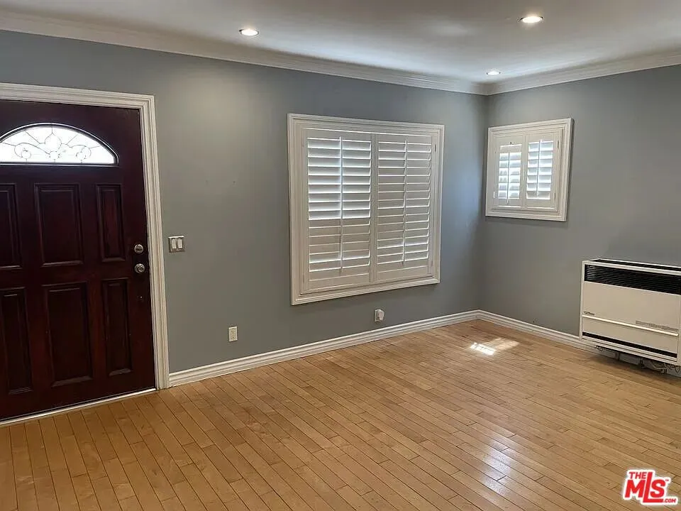 713 W 49th Place Los Angeles, CA 90037