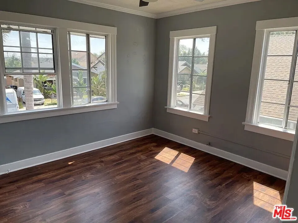 713 W 49th Place Los Angeles, CA 90037
