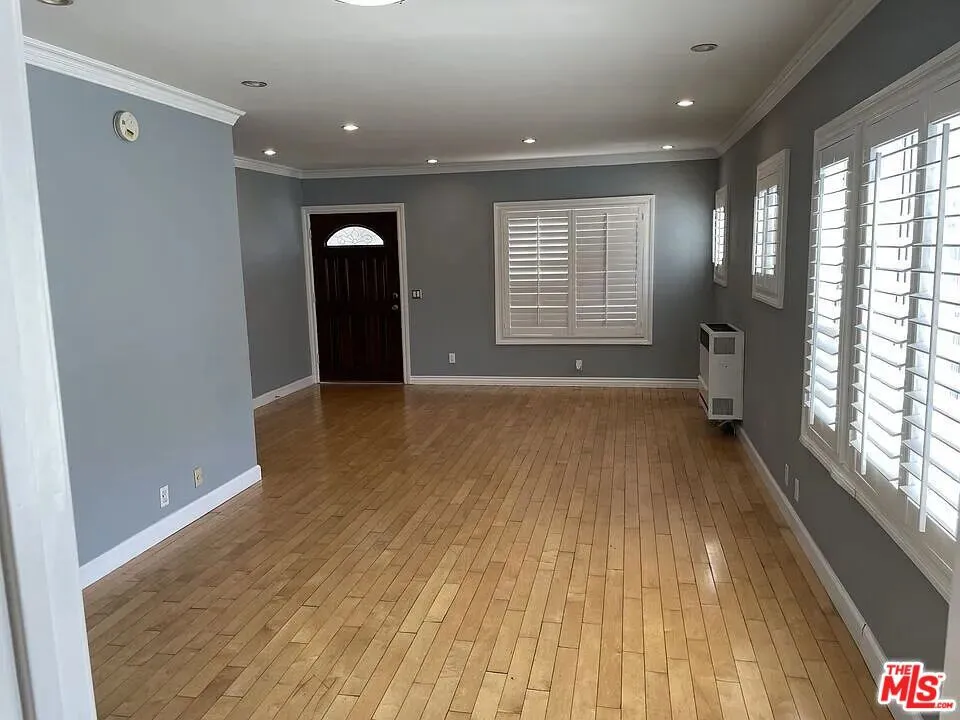 713 W 49th Place Los Angeles, CA 90037
