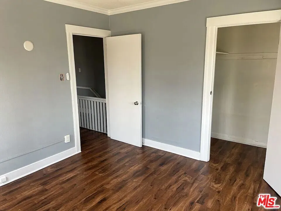 713 W 49th Place Los Angeles, CA 90037