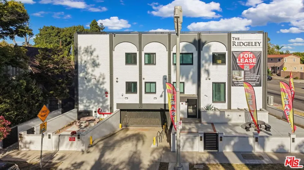 946 S Ridgeley Drive #211 Los Angeles, CA 90036