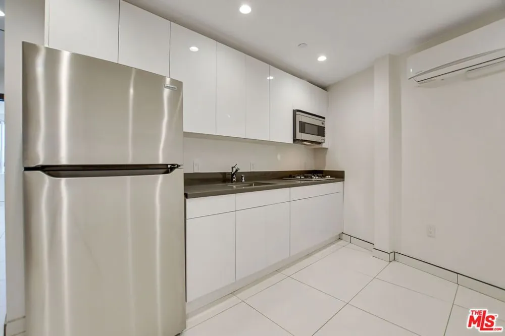 946 S Ridgeley Drive #211 Los Angeles, CA 90036