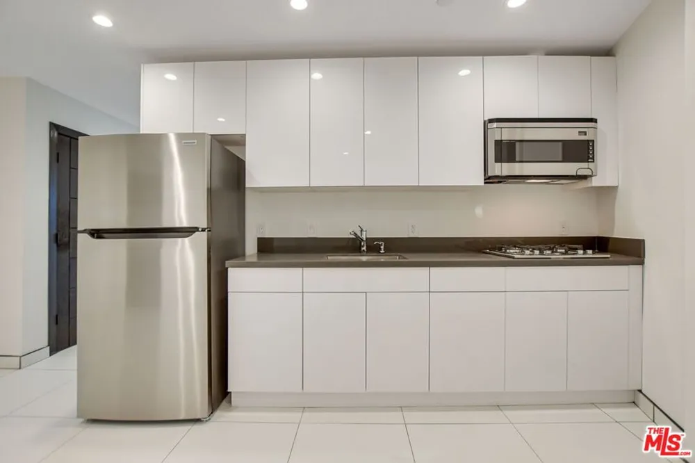 946 S Ridgeley Drive #211 Los Angeles, CA 90036