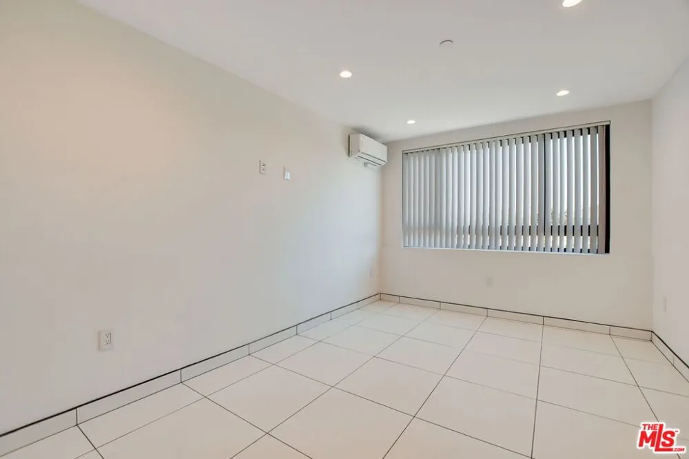 946 S Ridgeley Drive #211 Los Angeles, CA 90036