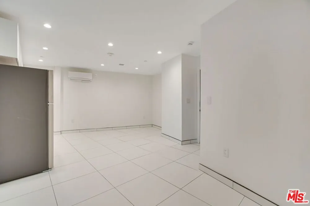 946 S Ridgeley Drive #211 Los Angeles, CA 90036