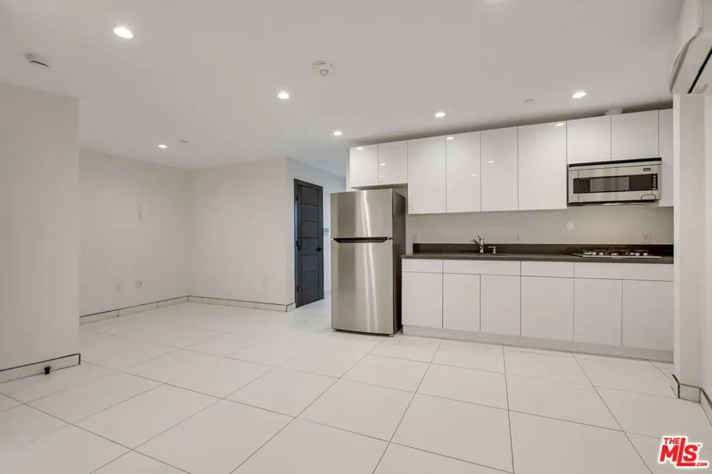 946 S Ridgeley Drive #211 Los Angeles, CA 90036