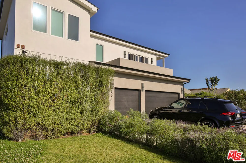 8501 Belford Avenue Los Angeles, CA 90045
