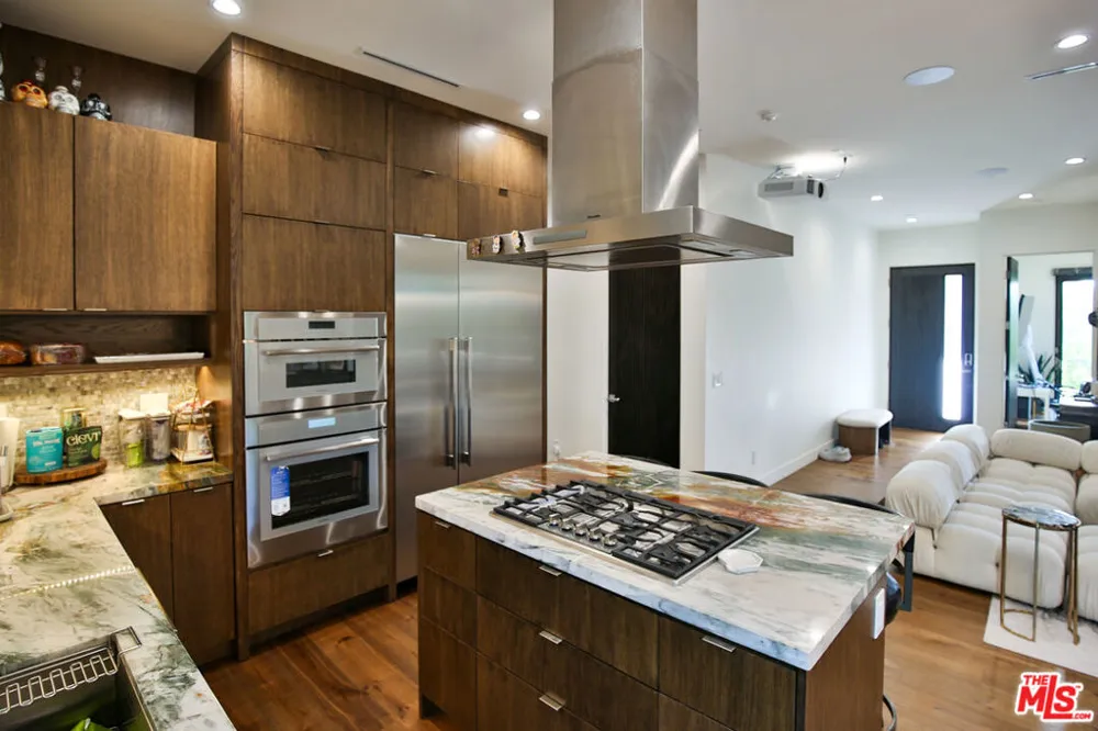 8501 Belford Avenue Los Angeles, CA 90045