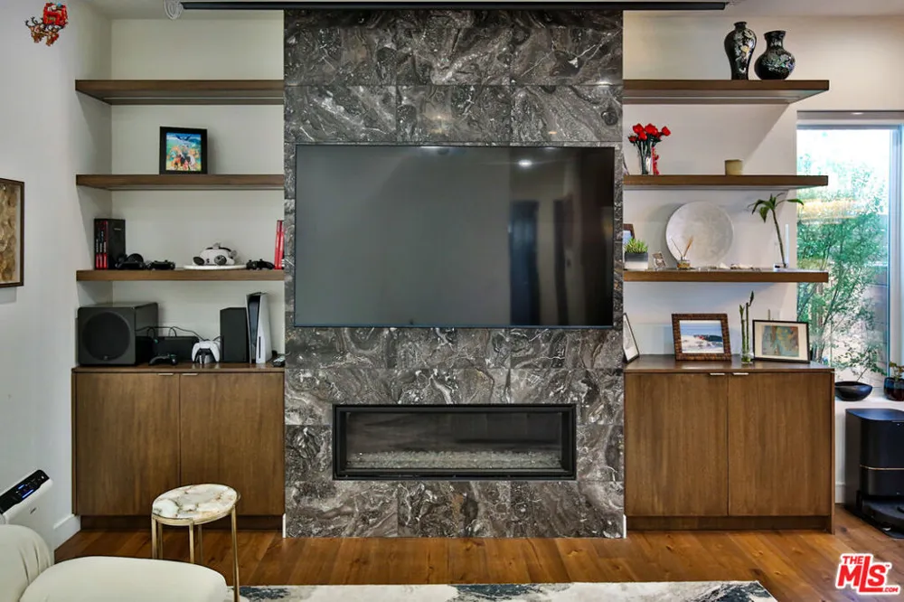 8501 Belford Avenue Los Angeles, CA 90045