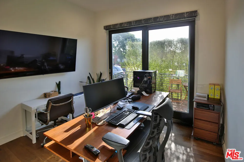 8501 Belford Avenue Los Angeles, CA 90045
