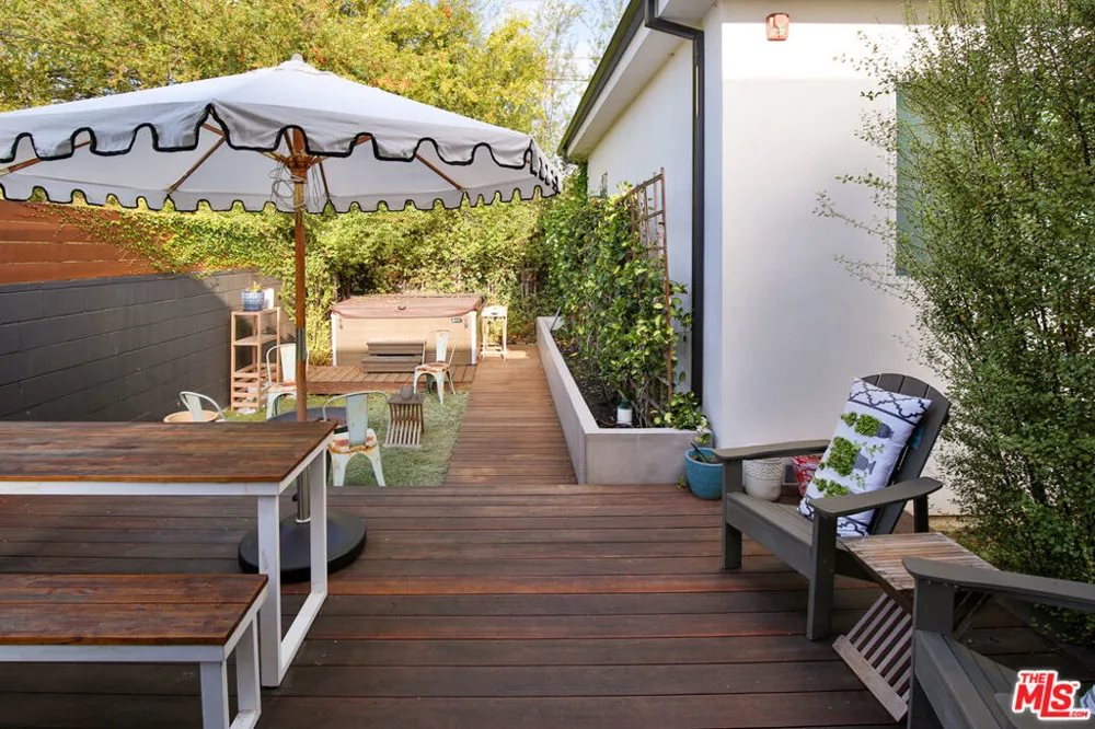 8501 Belford Avenue Los Angeles, CA 90045