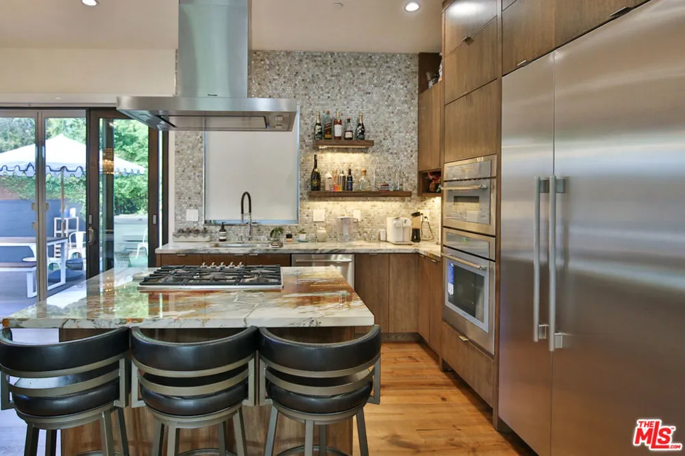 8501 Belford Avenue Los Angeles, CA 90045