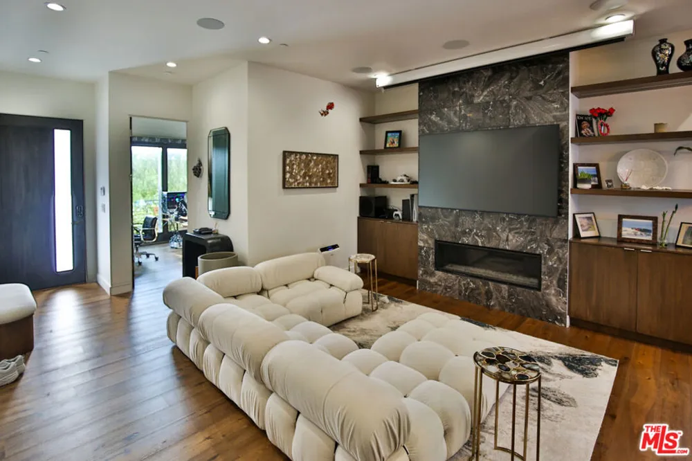 8501 Belford Avenue Los Angeles, CA 90045