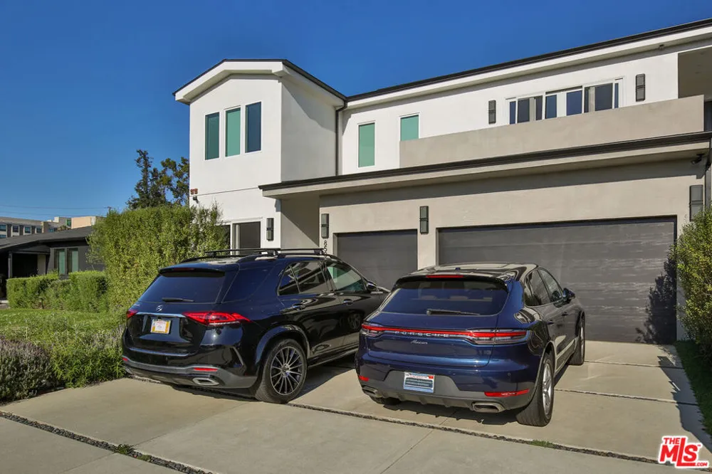 8501 Belford Avenue Los Angeles, CA 90045