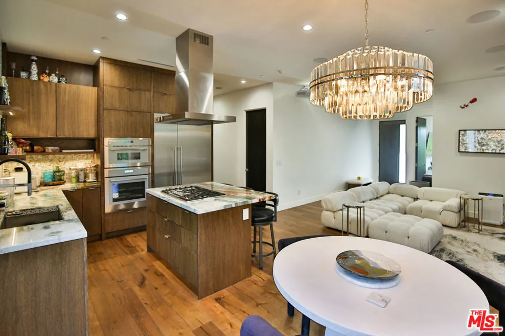 8501 Belford Avenue Los Angeles, CA 90045