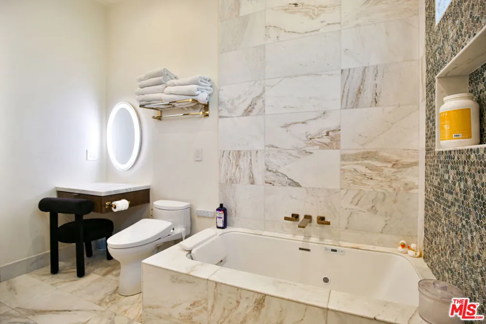 8501 Belford Avenue Los Angeles, CA 90045