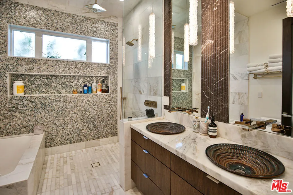 8501 Belford Avenue Los Angeles, CA 90045