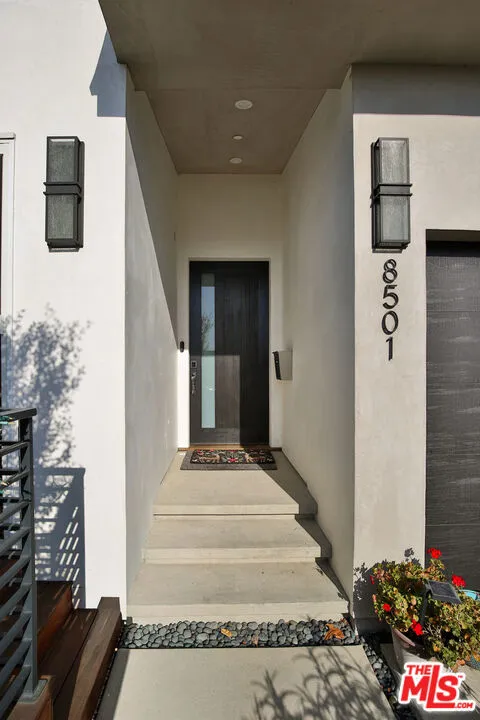 8501 Belford Avenue Los Angeles, CA 90045