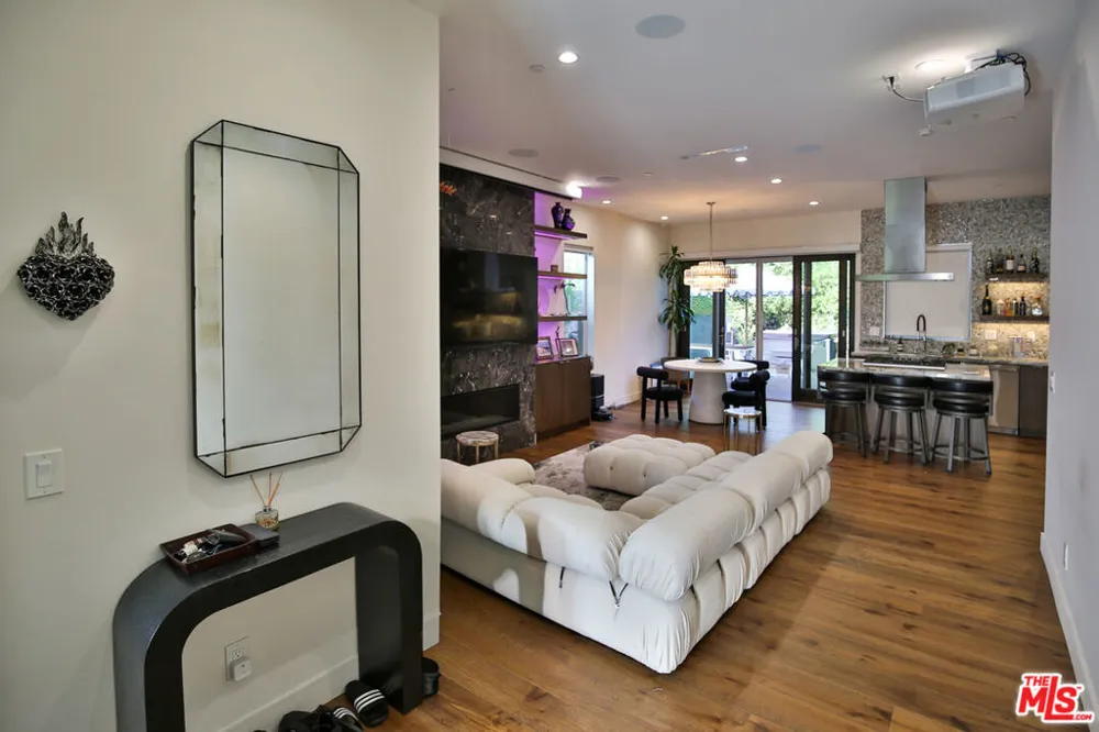 8501 Belford Avenue Los Angeles, CA 90045