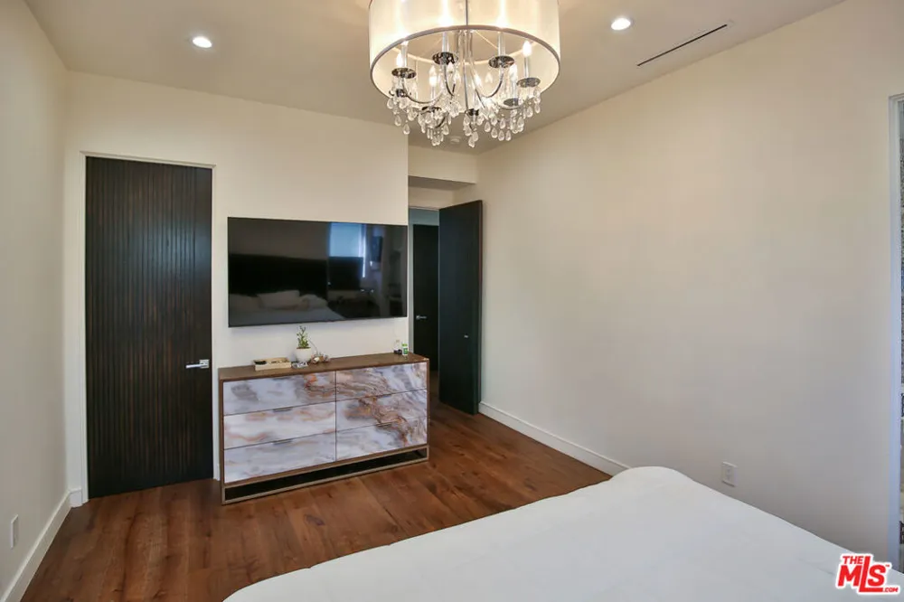 8501 Belford Avenue Los Angeles, CA 90045