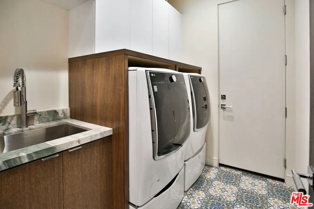 8501 Belford Avenue Los Angeles, CA 90045