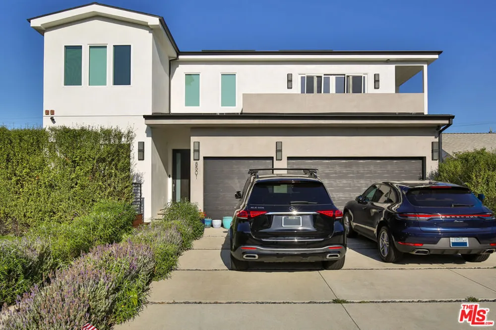 8501 Belford Avenue Los Angeles, CA 90045
