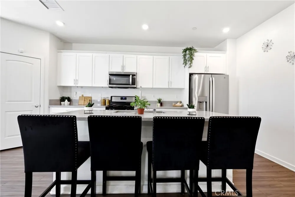475 Glenwood Rialto, CA 92376